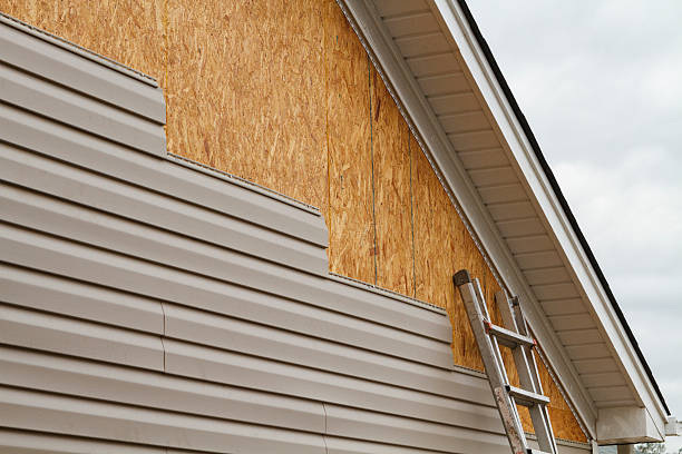 Professional Fiber Cement Siding technician working in Brookeville, MD
